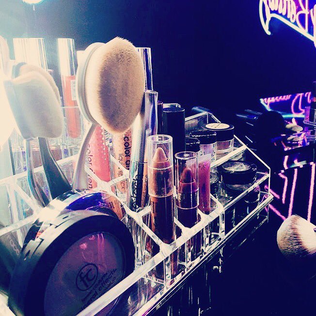 TaniaGomezMx's tweet photo. Mañana @SallyMexico @D100belleza y yo les tenemos sorpresas #Pendientes de sus cuentas. https://t.co/ttfSogtcIK