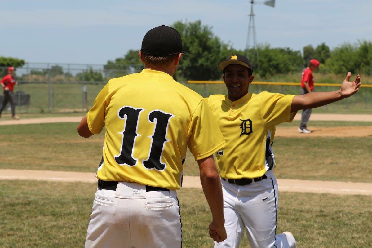 AVEnue1011's tweet photo. Happy birthday @chedge33 !! Glad we gotten to be close friends this year! ⚾️🔥 #boom #itsnotmywallet #birtdags https://t.co/5eyqpq4lQ1