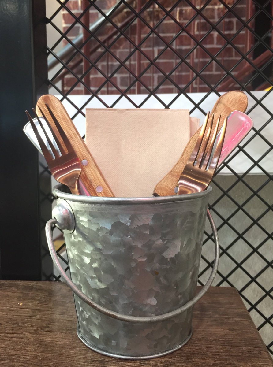2forkshandpulld's tweet photo. Have decided where to go for this Friday night? The hint is in the picture😆 #2forks #Fridaynight https://t.co/rUHM8lFZx1