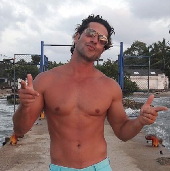 TusActores_'s tweet photo. @gregoriopernia siempre nos conquista con su músculoso cuerpaso!!! https://t.co/ZAdvSTxwRh