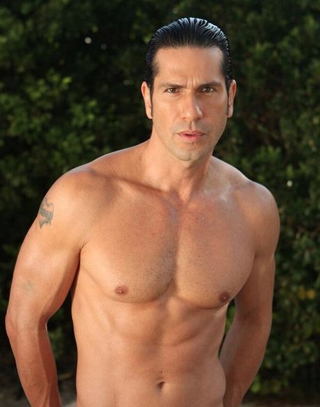 TusActores_'s tweet photo. @gregoriopernia siempre nos conquista con su músculoso cuerpaso!!! https://t.co/ZAdvSTxwRh