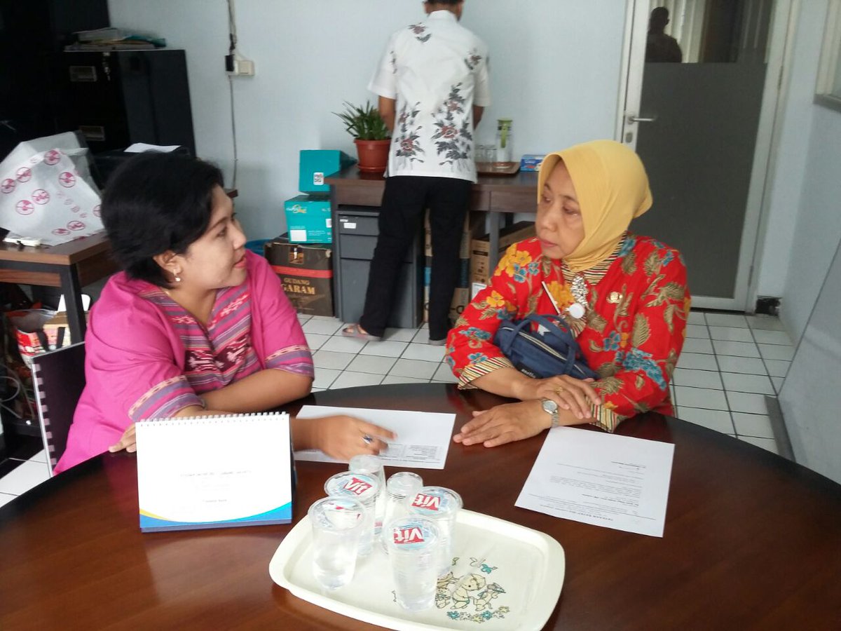 sudinsosjs's tweet photo. Satpel Sosial kec.kebayoran Baru melaksanakan Home visid Ke yayasan Sayap ibu . https://t.co/2gnqFXxuRg