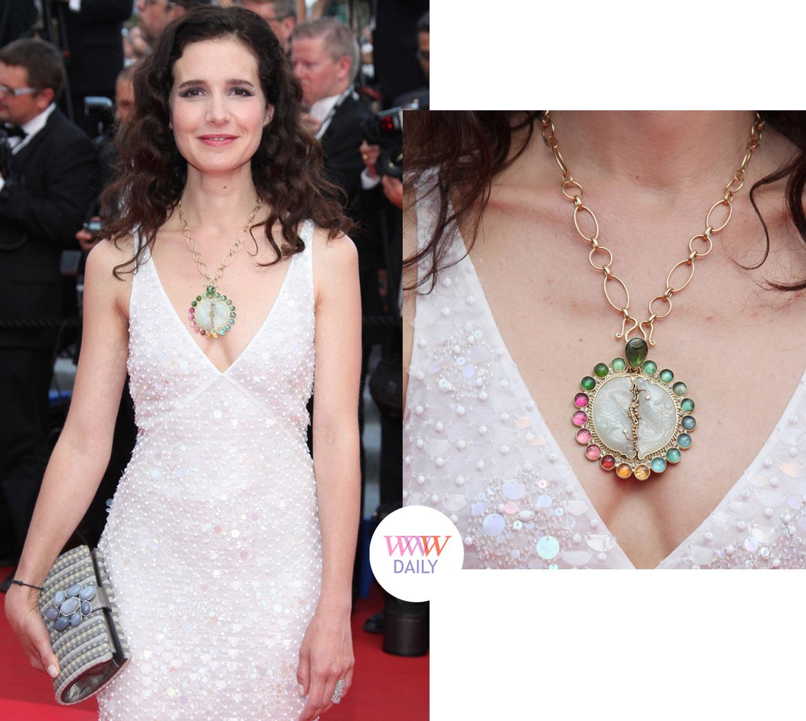 wwwjewelsdaily's tweet photo. #JewelFlashback: #ChloeLambert #necklace at #HabemusPapam #cannesfilmfestival #redcarpet #cannes - Feb 13, 2011 https://t.co/H4hkszx990