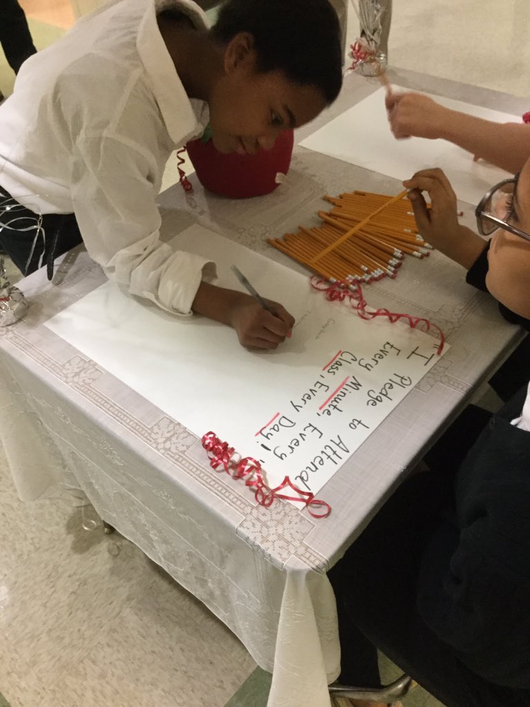 EntAcad's tweet image. EA students signed the Attendance Pledge: " I will Attend Every Minute, Every Class, Every Day!" #NNPSPROUD @EnterpriseSRO