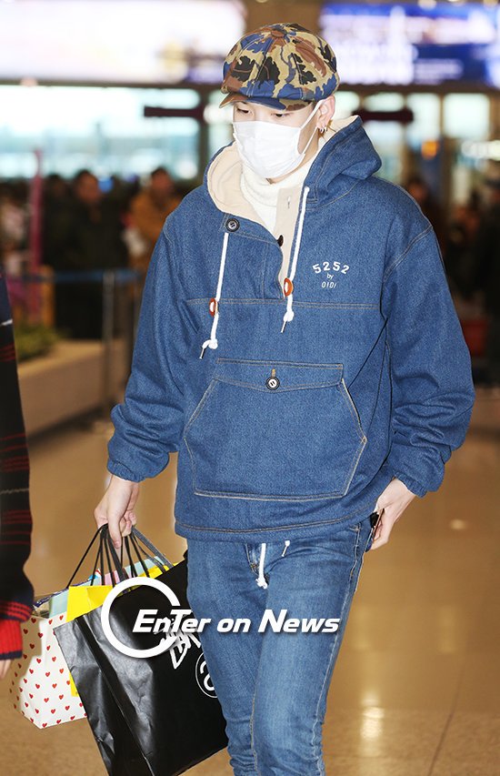 bapimagens's tweet photo. [#NEWSPIC] 170201 #BAP @ Incheon Airport
#Zelo https://t.co/WGIFDg7dKG