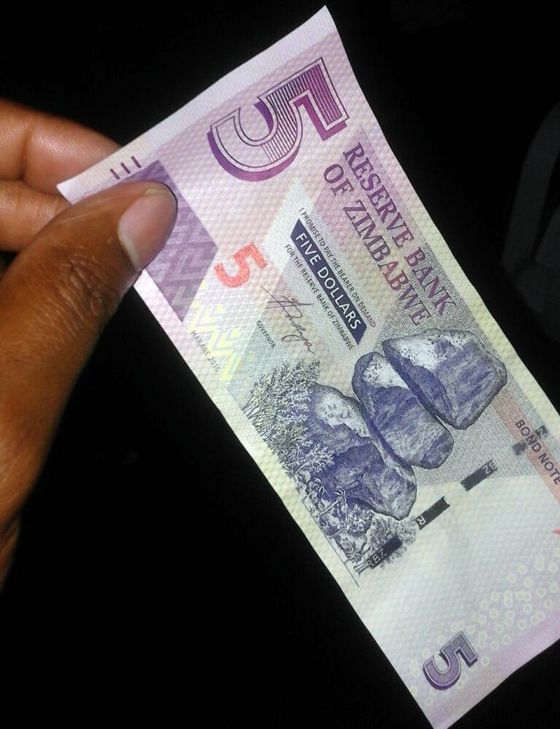 umzamocapital's tweet image. RBZ releases  $5 #BondNotes worth $15 million 
Total #BondNotes in circulation = US$87.9 million