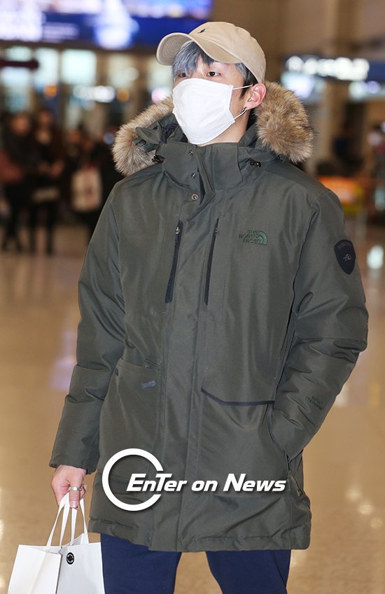 bapimagens's tweet photo. [#NEWSPIC] 170201 #BAP @ Incheon Airport
#Jongup https://t.co/vn8LvtK8el