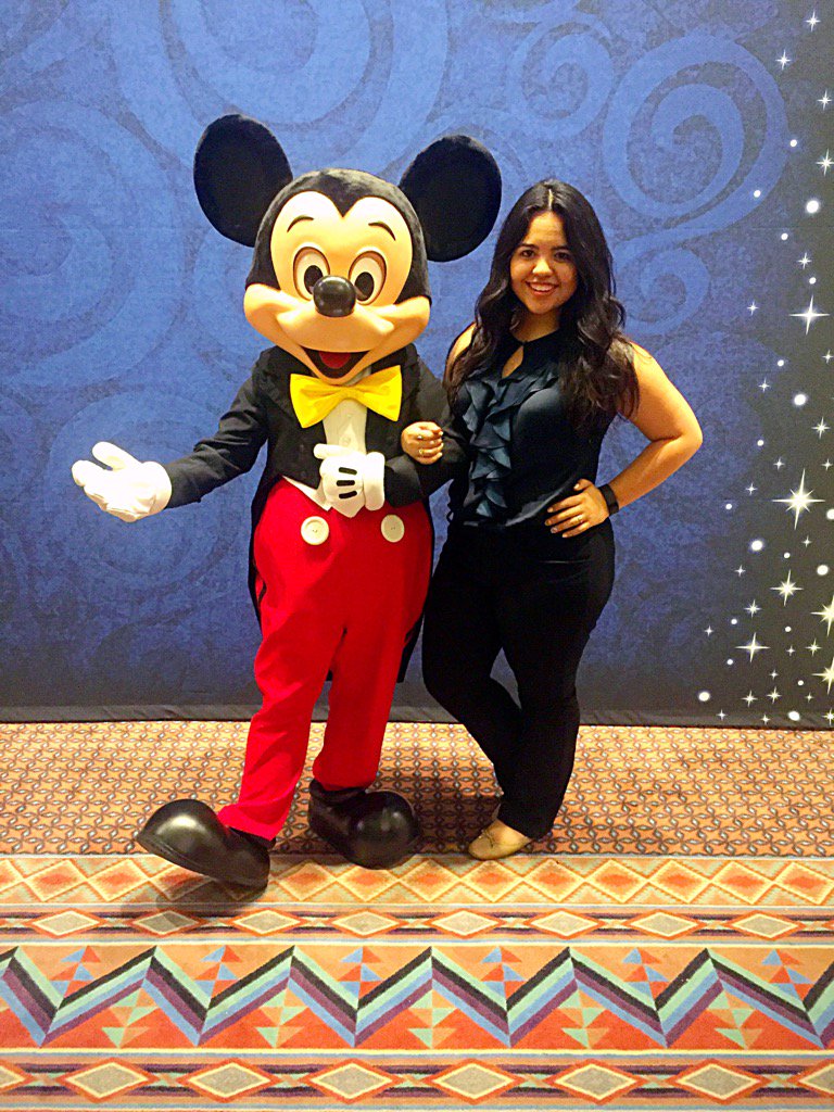 kimmyibarra's tweet photo. TBT to the best #selfEY all summer! #2016IILC https://t.co/xjNnfPjO6j