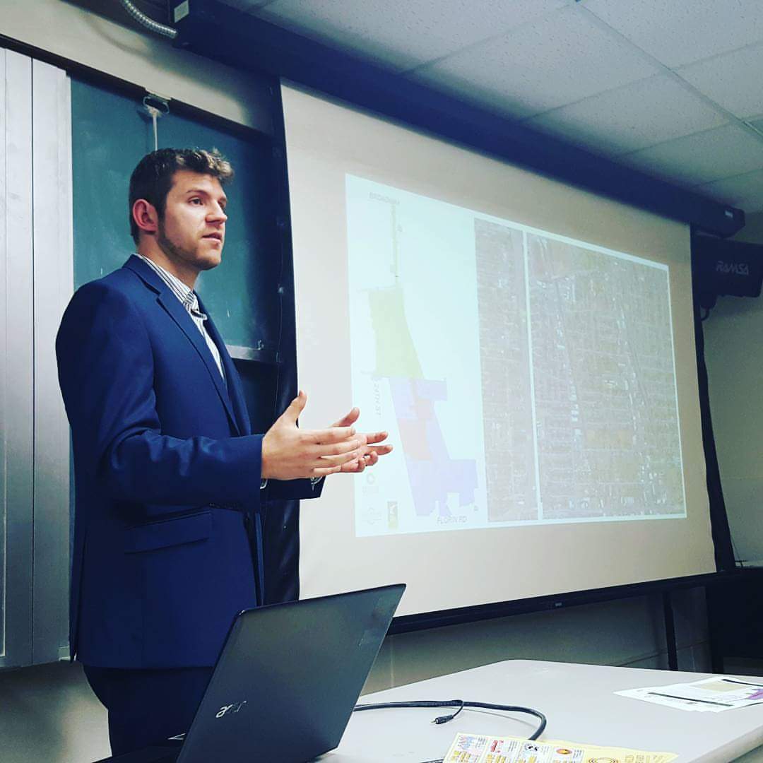 NathanUlsh's tweet photo. The best moment ever when presenting as a "guest lecturer" is when you see the lightbulbs go off and questions pop up. #WonkOut #PBIDpower https://t.co/F4lcVnwrjT