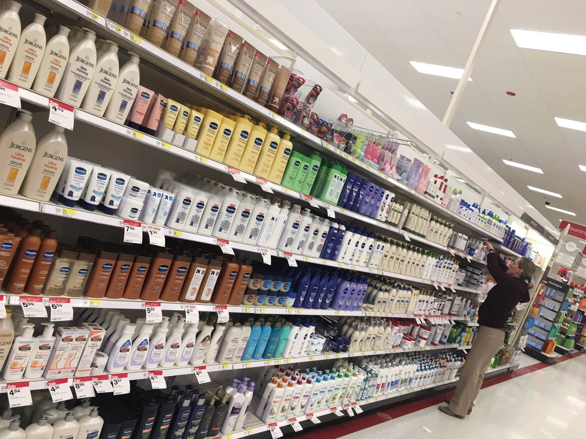CaitlinJelley's tweet photo. @ShanEgan619 zoning her new favorite aisle! #ClosingStandards @RobFunk87 https://t.co/2a1lkcllLl
