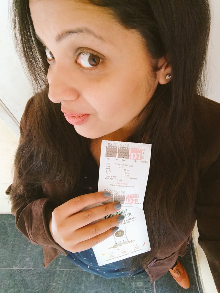BeingRitzy's tweet photo. @iHrithik Just for you, 1st thing in the morning, bunking ofc - coz I m #Kaabil ! #KaabilWinningHearts #KaabilContest #Kaabilselfie https://t.co/MGXDLyKZSS