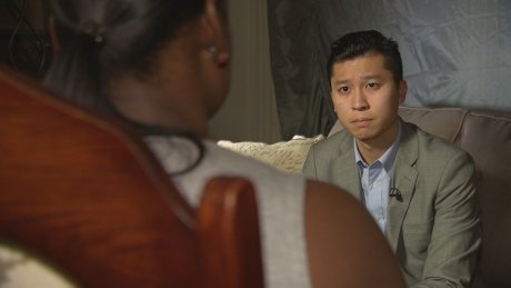 CBCToronto's tweet image. 'There's no excuse': Girl, 6, handcuffed by Peel officers, mother launches complaint again… ift.tt/2kyKw85