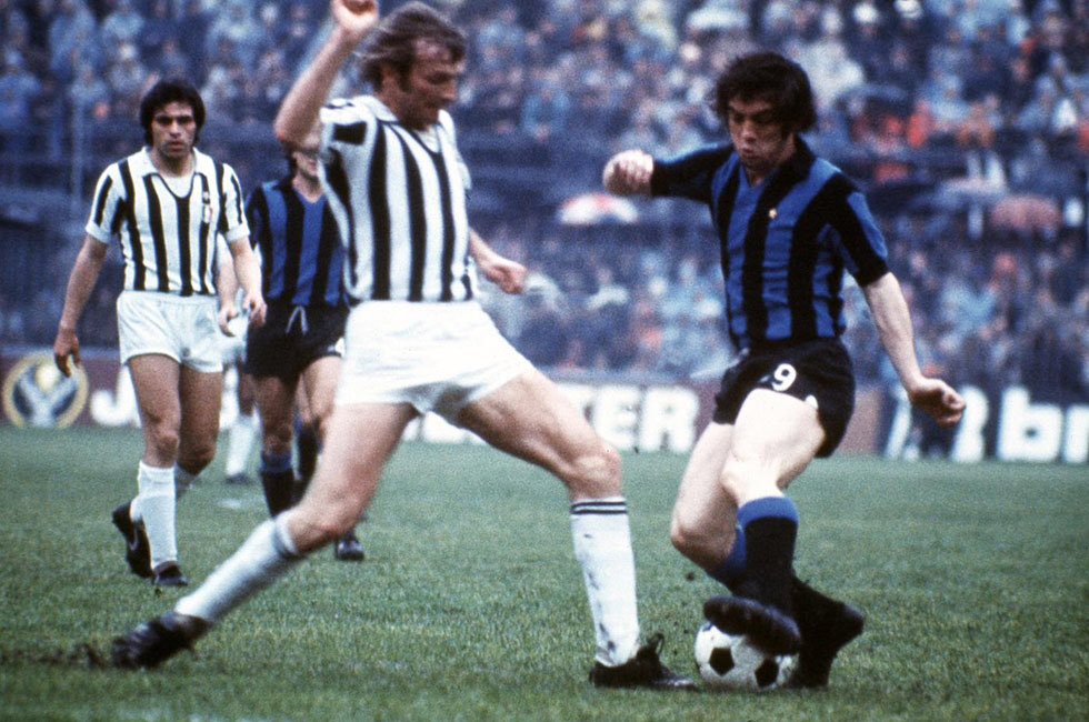 Derby D'Italia - 28 April 1974. 

Inframe: Morini (juv) &amp; Boninsegna (Int).