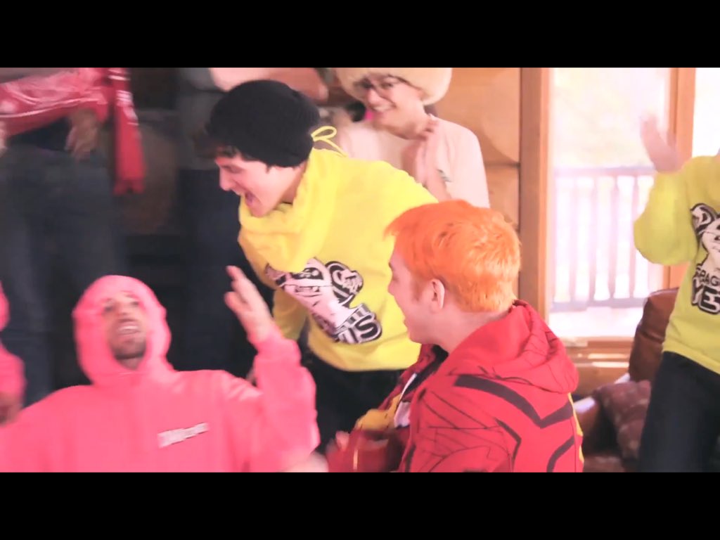 DaniaZoubir's tweet photo. @smosh when Anthony picked lasercorn and Ian's reaction #SmoshWinterGames #DABLIZZARDS #Mersmosh #SWGgiveaway https://t.co/8COgL6Wh9M
