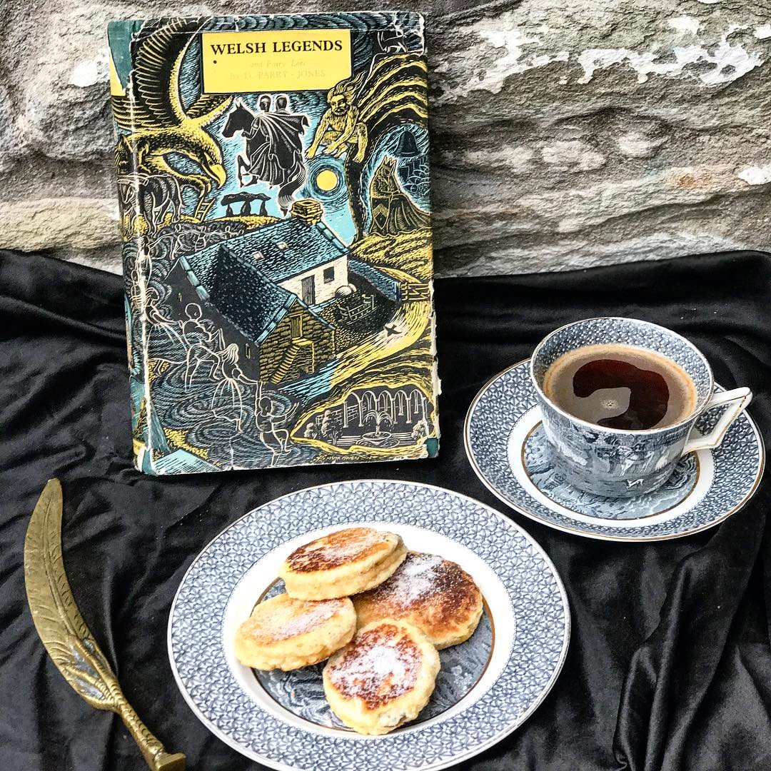 ABookaDayinHay's tweet photo. ‘The Welsh are a poetic &amp; a deeply traditional people' #WelshLegends by D Parry-Jones:  https://t.co/MIO9PdVBtP #landoflegends #townofbooks https://t.co/LLrqlJU7ES