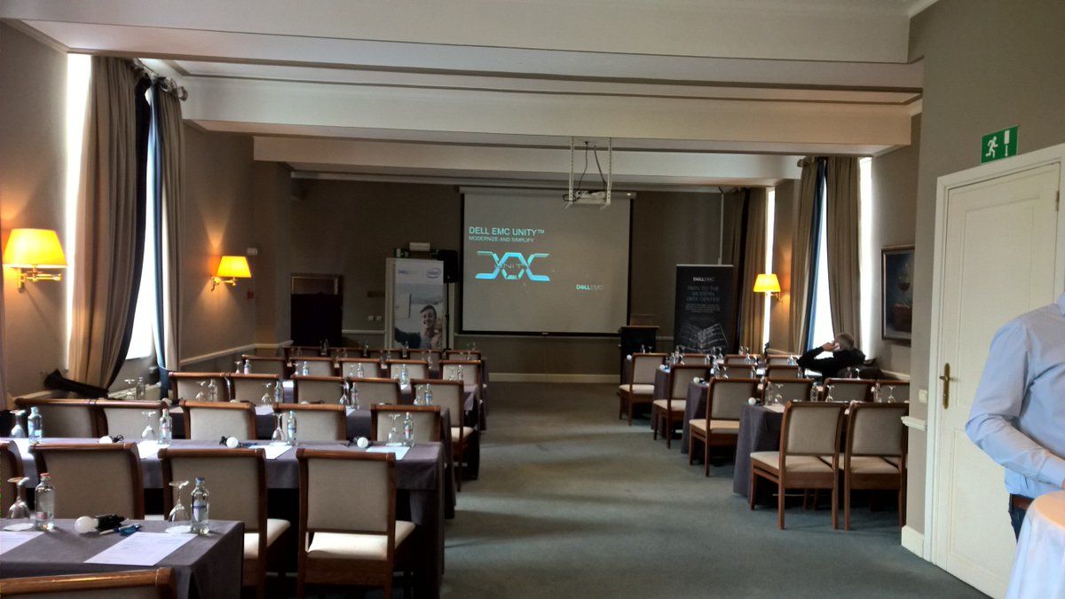 MattiasAtDell's tweet photo. #Dellemc Expert Club getting ready #Dellemcstorage mid sized solutions #IWork4Dell https://t.co/UBWc6pxwGE