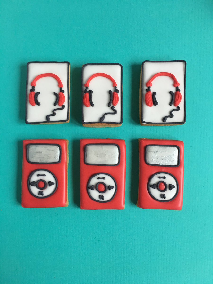 thebiscuitjar's tweet photo. Does anyone younger than #13 know what these are I wonder?! #teenage #gifts #bespoke #biscuits https://t.co/eufaXxQXCJ