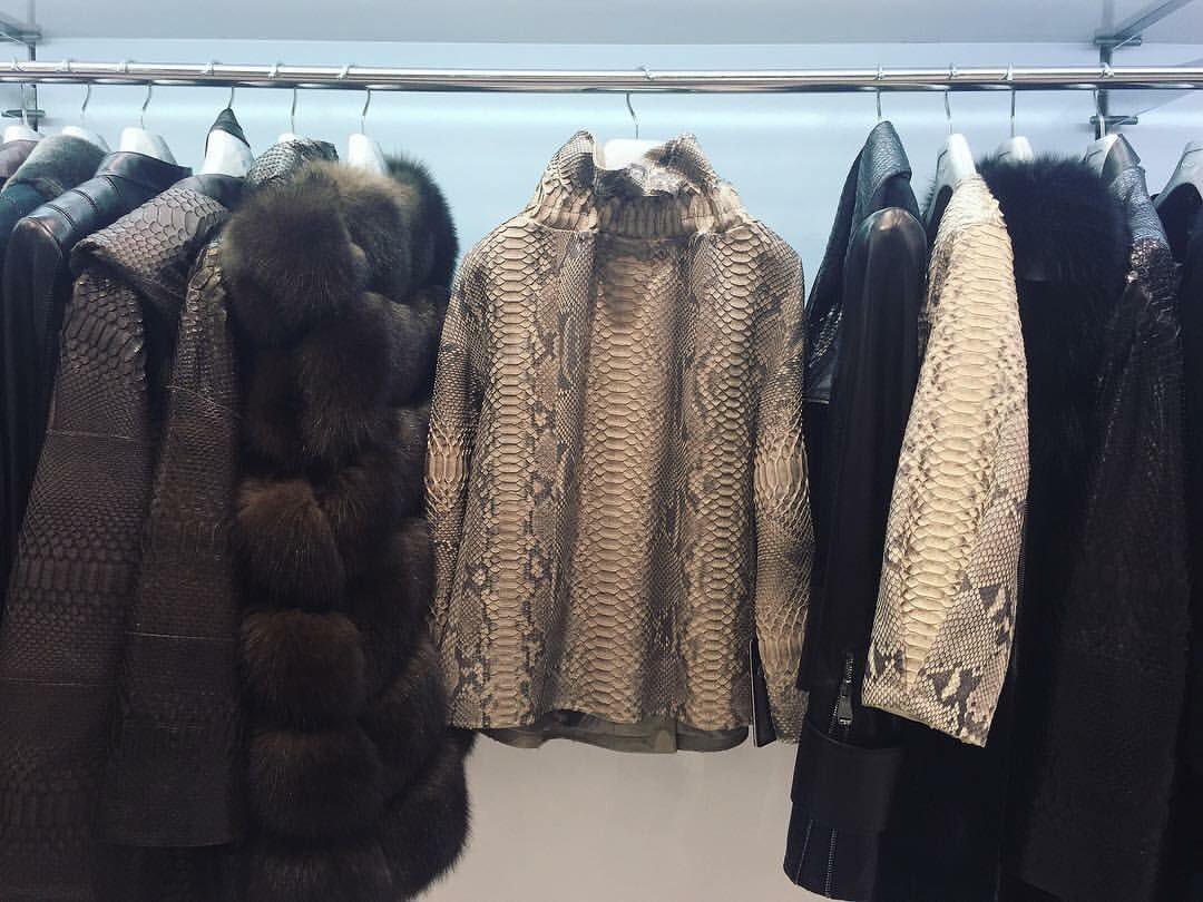 mefileather's tweet image. Last Day...
#mefi #pythonstyle #mefideri #mefileather #pythonjacket #leather #fur #visualmerchandising #alleatheridf #luxurylife