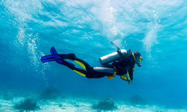 Ulcemed's tweet photo. Amantes del #buceo, ¿cuántos tenéis equipo propio? ¿Y los que no? Mirad sus ventajas. Tantas como un buen #chequeo: https://t.co/vkTwxGXmz6 https://t.co/AvarfvZj0h