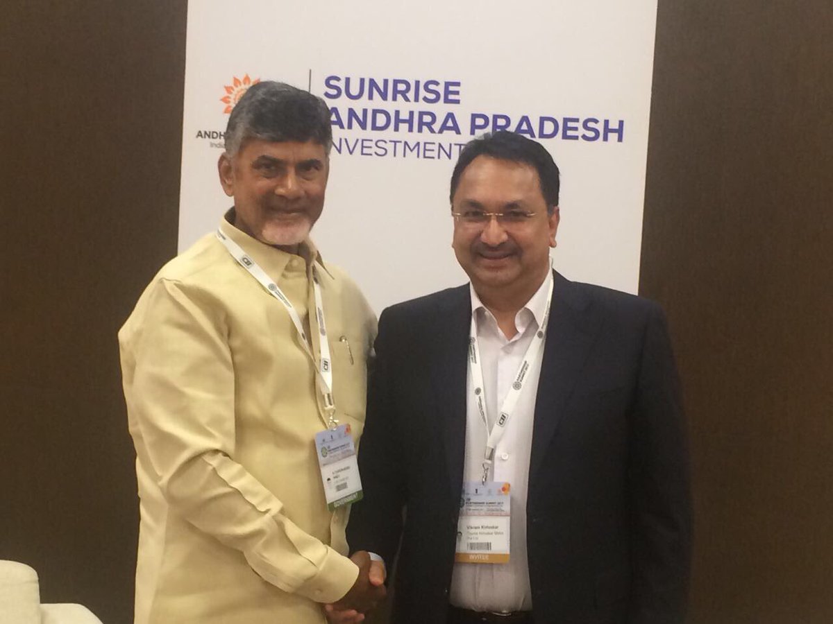 FollowCII's tweet photo. Mr @vikramkirloskar Dy Chairman, CII Southern Region greeting Mr @ncbn @AndhraPradeshCM during the Partnership Summit 2017 #CIIPS2017 https://t.co/PDQsKn2e06