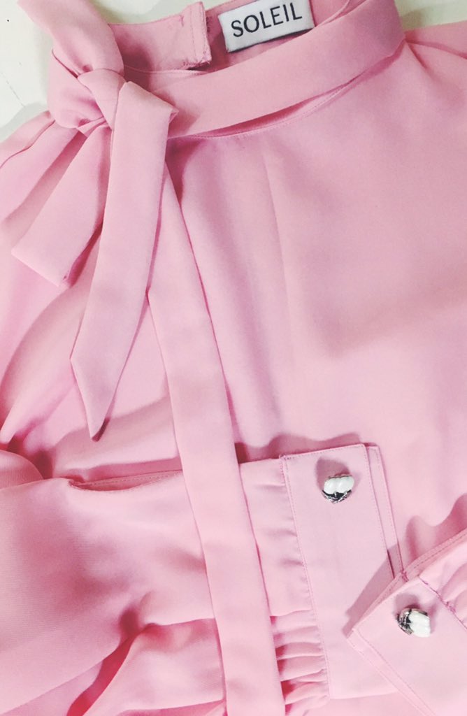 soleil_atelier's tweet photo. White apples anyone?
#custommade #soleil_atelier #salmonpink #shirtwithabow https://t.co/juaUmjktXT