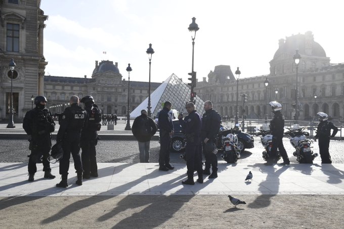 Voir l'image sur Twitter