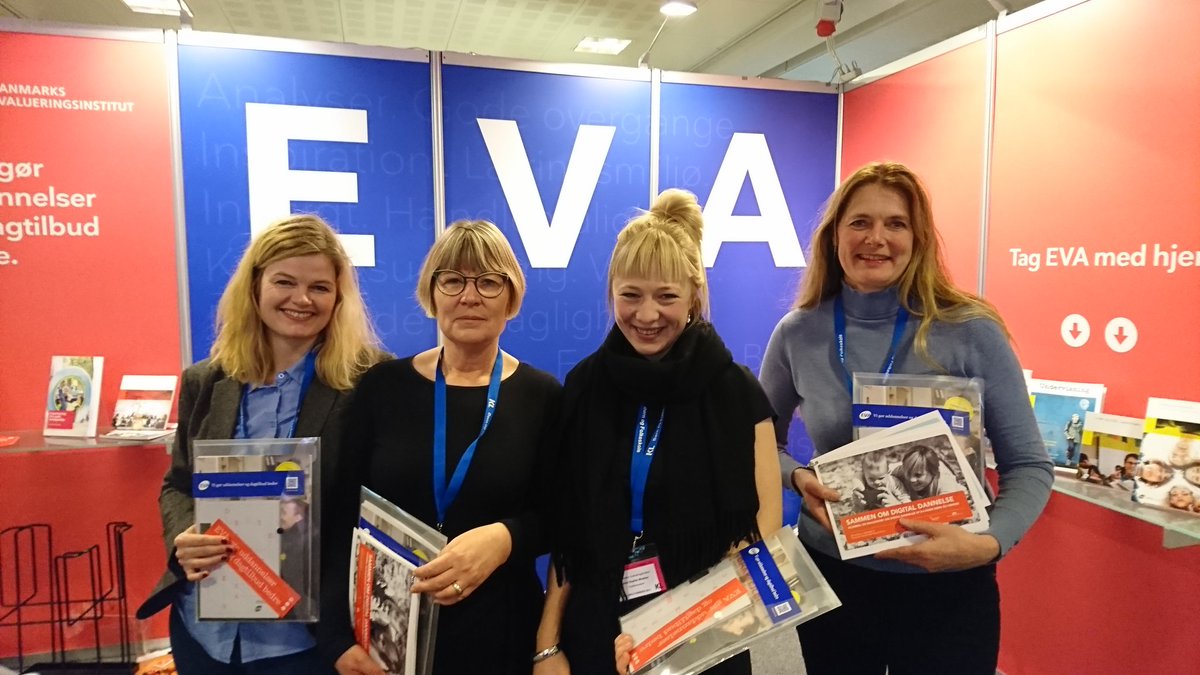 PersilleS's tweet photo. Så er der næsten udsolgt af de sidste nye materialer om fx digital dannelse og forældresamarbejde. Fem eks. tilbage! @evaluerdk #BUTM2017 https://t.co/E8WKPA1GUs