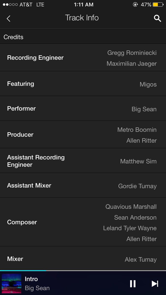 MikeBlud's tweet image. Lmaoo @alextumay really credited his dog as assistant engineer 😭