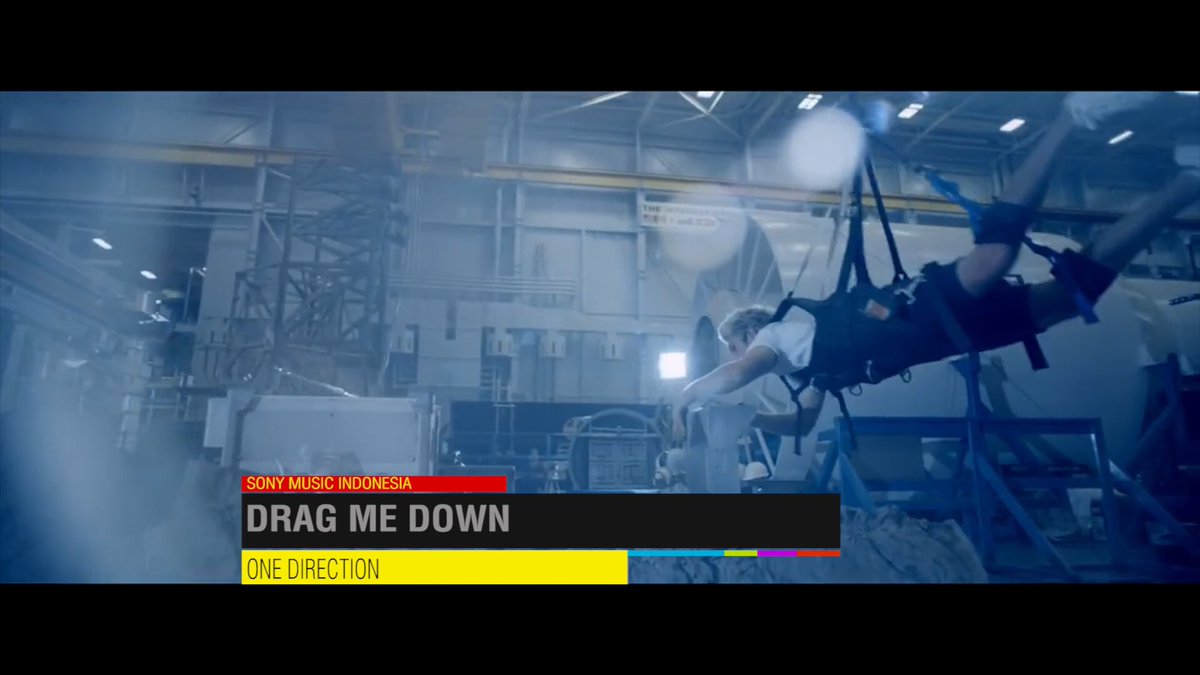 Shaniafebrian's tweet photo. Aaa drag me down thanks breakout๐๐"@BreakoutNET: mana suaranya yg nungguin @onedirection ?#BreakoutNETFridayFunDay https://t.co/jkzpnHgzpH"