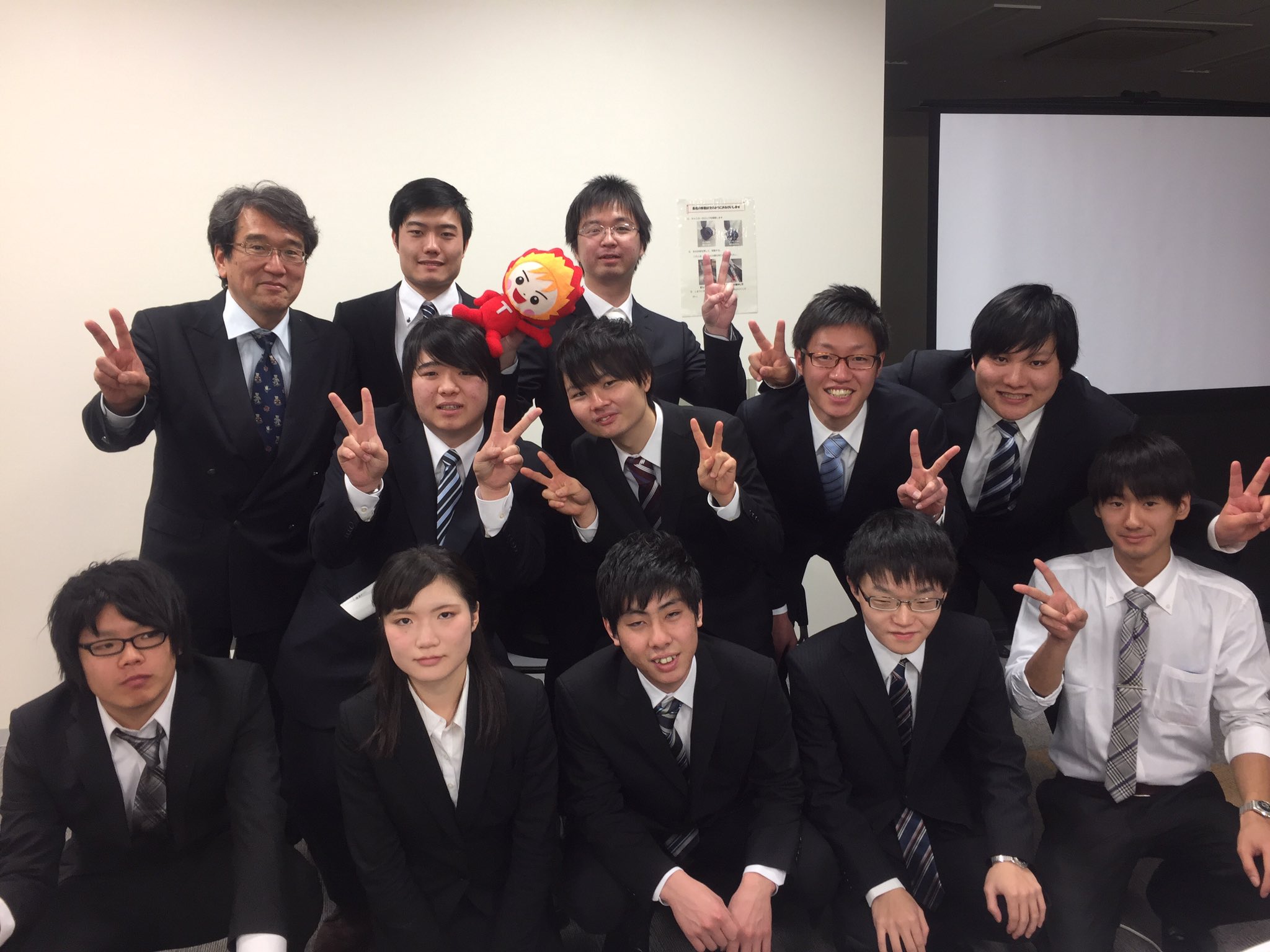 てぃーぼー 帝京大学八王子キャンパス公式 本日 日本アクティブラーニングゼミ 研究成果発表会17が行われ 帝京大学からは 法学部若山ゼミの学生が 3本発表を行ったボーッ それぞれが身近な疑問を検証した内容を報告 発表後の質疑応答まで みんな