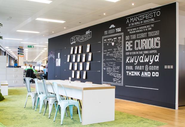 human_spaces's tweet photo. Would the design of an office affect your decision to work for a company? We speak to consultants @PeldonRose  https://t.co/jKOFD9OQKA https://t.co/Ot1a9GNJ2y