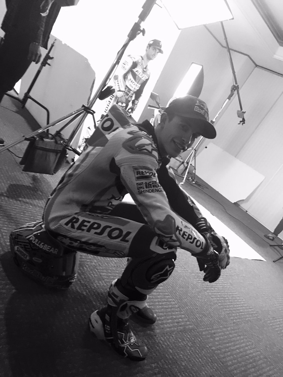 marcmarquez93's tweet photo. Fotos, fotos y más fotos! 😅
Photos, photos &amp; more photos! #2017RepsolHonda #indonesia #hrc https://t.co/w5fCxHQcWD