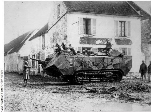 2 invités de choc <a href="/RetromobileFR/">Retromobile Paris</a>, 2 blindés venus de Saumur #GrandeGuerre historia.fr/sorties/les-ch… <a href="/MagRetroPassion/">Rétro Passion Automobiles</a>