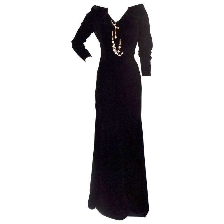 WonderlandCapri's tweet photo. #NewIn 
#Valentino #Gowns #Skirts #Dresses #MuseumPieces
#Black #White
Check out our Valentino Inventory https://t.co/vIKr6agWzE https://t.co/MdoE00Yf15