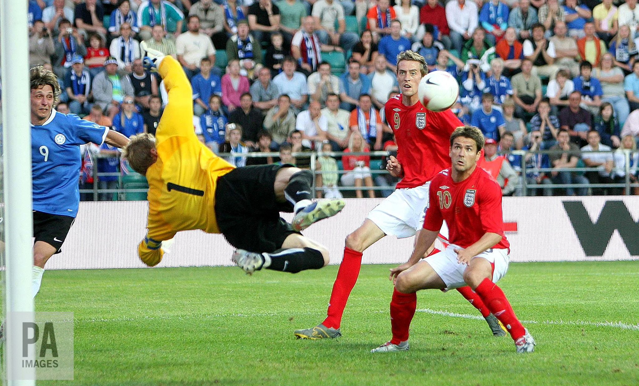Happy birthday to former Estonia, Derby and Sunderland goalkeeper Mart Poom, who turns 45 today  