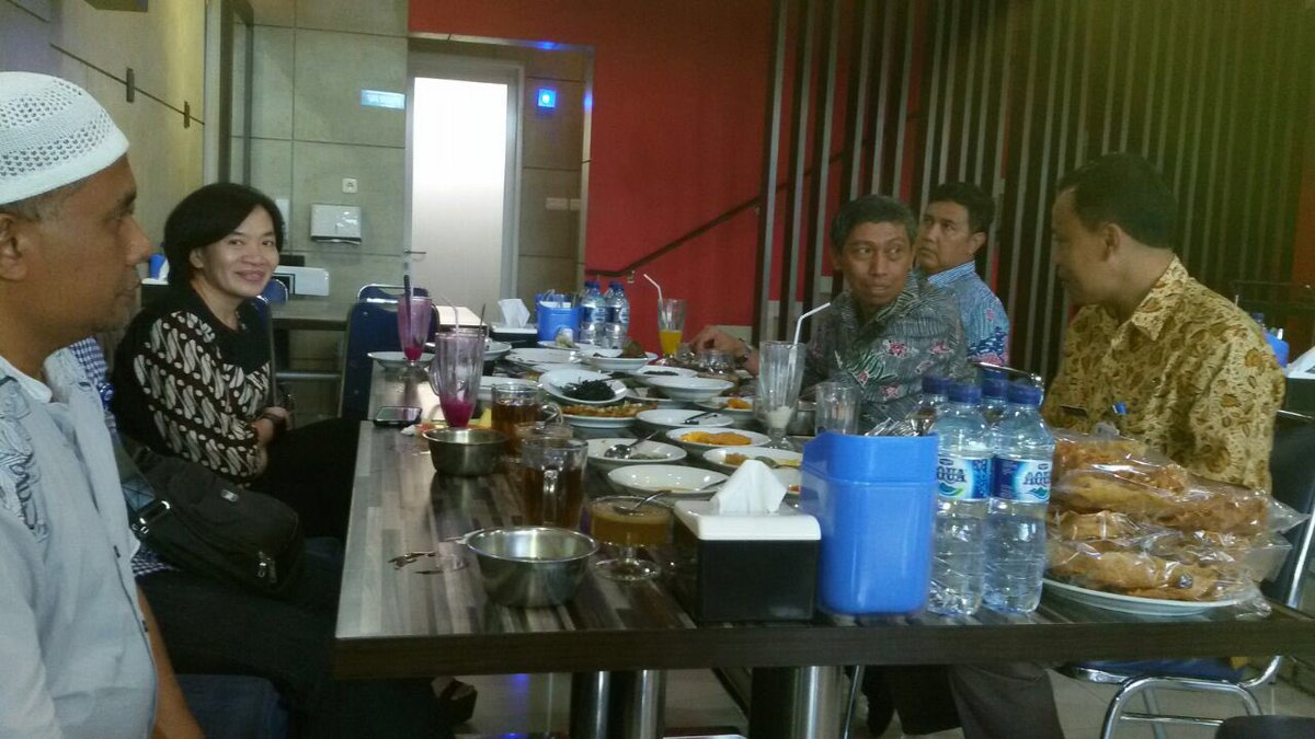 JICTIndonesia's tweet photo. Silaturahmi #CSRJICT dengan Camat Baru Koja #JICT #preferredterminal https://t.co/uz6nd77bab