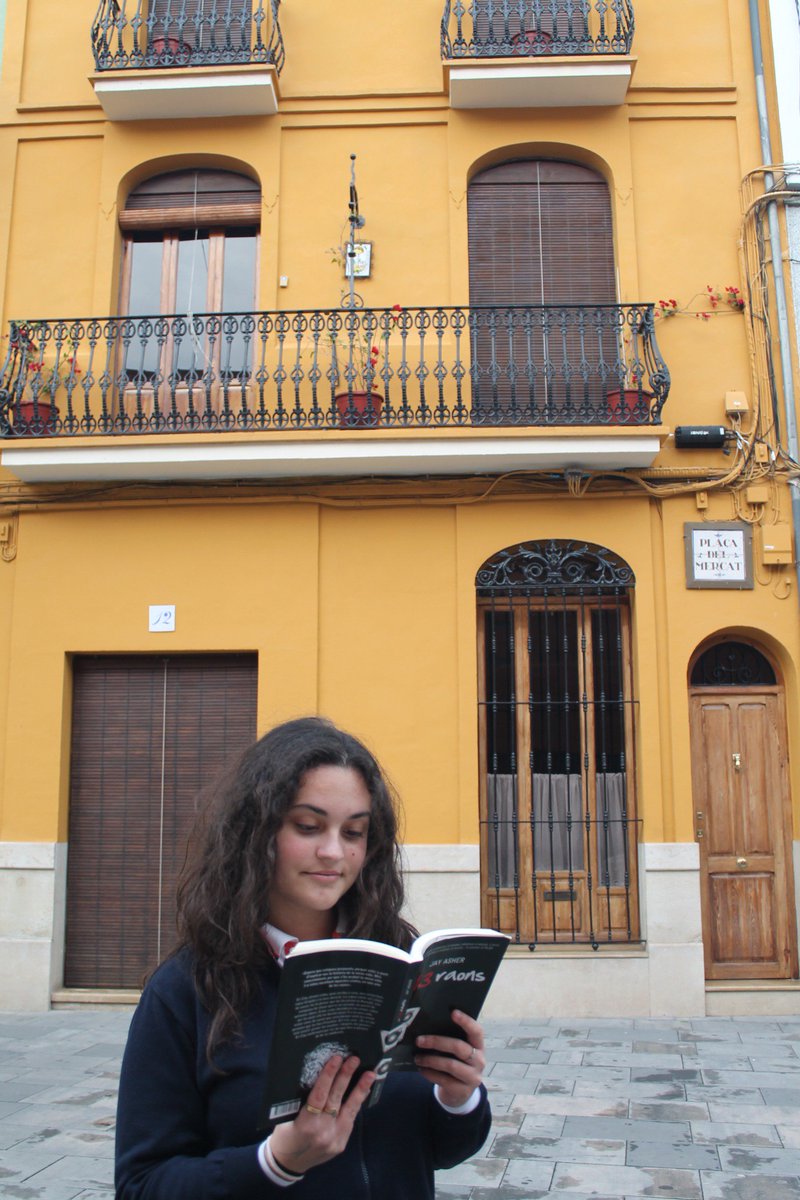 tretzeraonetes's tweet image. Tercera raó de les tretze #CECVContemLecturaAVL Coordenada A4. Resseguim les pistes.