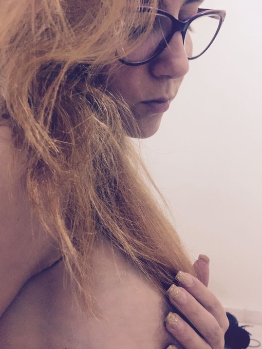 Para tod@s mis seguidores OS deseo un #FelizViernes muchos besitos desde #sevilla https://t.co/K8n91<a class="tags" target="_blank" title="On Twitter" href="/?out=eyJ0eXAiOiJKV1QiLCJhbGciOiJIUzUxMiJ9.eyJpYXQiOjE3MjA4ODM4NzgsImlzcyI6InR3cG9ybnN0YXJzLmNvbSIsIm5iZiI6MTcyMDg4Mzg3OCwiZXhwIjoxNzUyNDE5ODc4LCJyZWRpcmVjdF91cmwiOiJodHRwczovL3R3aXR0ZXIuY29tL3MifQ.hI_QBAO_yKD1rYch8bf5pHo5ZrO_LkxkviC6Plzm-1gepmOgQ77nWw_YKN6uIIa-S9Lz5Z3zCk_EK_GdVHeLWg">@s</a><a href="/tag/felizviernes"class="tags">#FelizViernes</a><a href="/tag/sevilla"class="tags"><span>#sevilla</span></a>