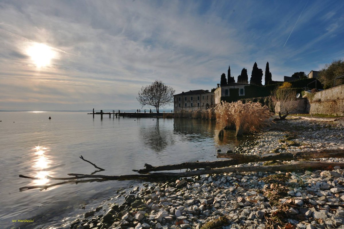 LagodiGardaVene's tweet photo. [Il vostro lago] Il #GardaVeneto visto con gli occhi di @ivomarke. Complimenti! #LagodiGarda #Garda #PuntaSanVigilio #IlvostroLago https://t.co/fcghlwQZzi