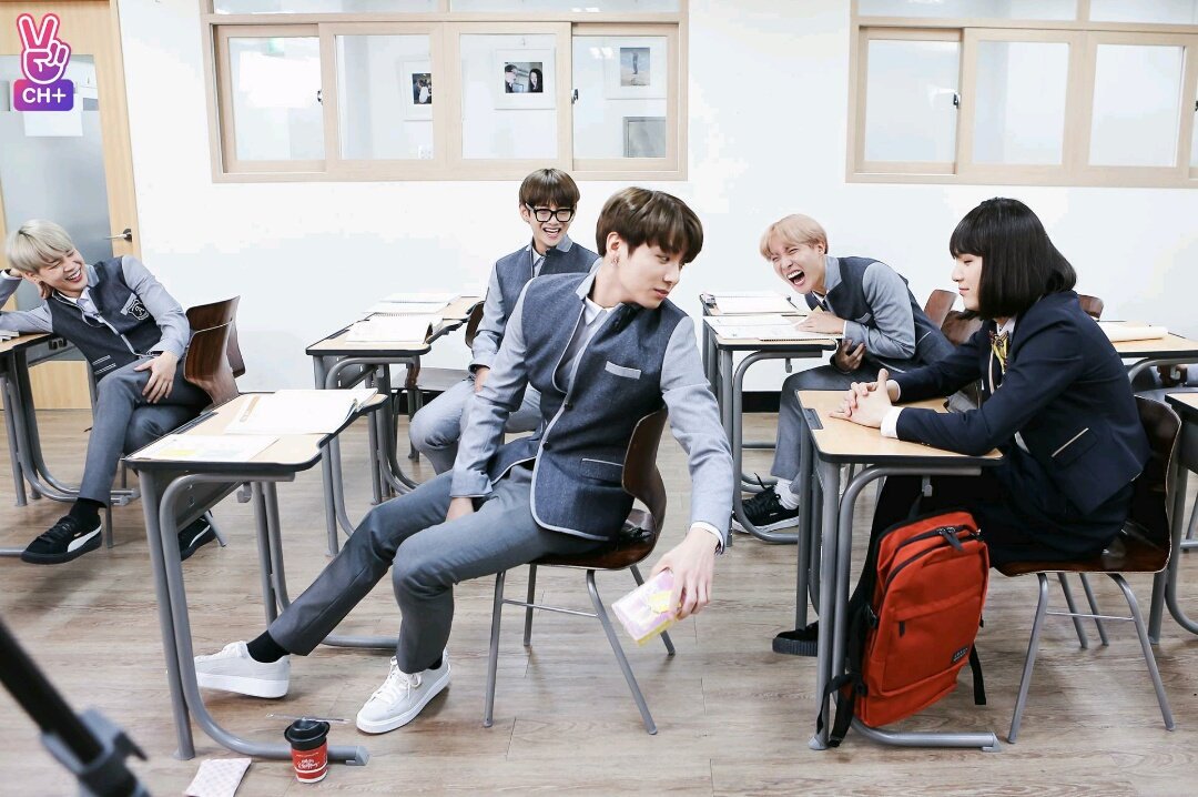 На кого bts учились. Бтс в школе ран бтс 2020. Как учились в школе бтс. Чон чонгук выпускной. Бтс школа чимин.