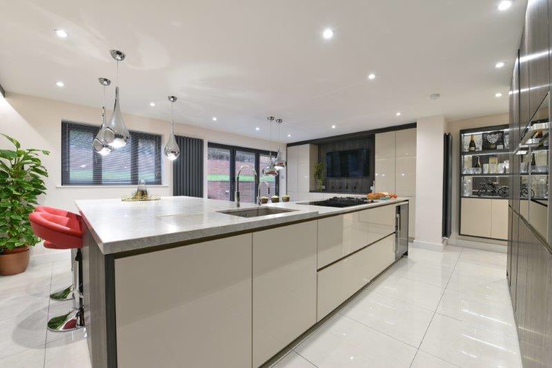 DBKitchens's tweet image. Recently completed @ALNOUK #cashmeregloss &amp;amp; #Caruba kitchen @NeffAppliances @quookeruk @AirUno_UK #delightedclient