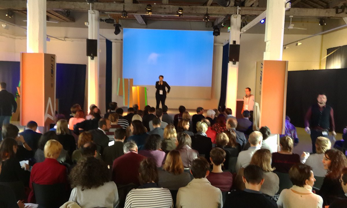 BenUserMood's tweet photo. Une belle journée pleine de bonnes valeurs autour du travailler ensemble autrement !!! Assisses du coworking à Lyon #acow17 @CoworkingLyon https://t.co/BekZTndcGP