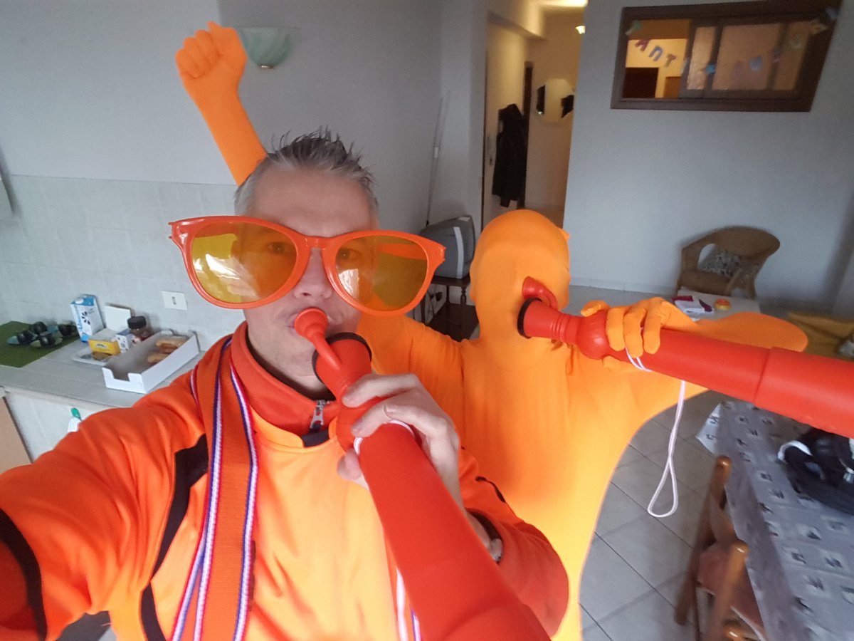 WouterSchreuder's tweet photo. Ready to blow away Austria!!! #wfcq2017 
Come on @floorballdames!! #alleballenoporanje https://t.co/zY6FxgOe9k