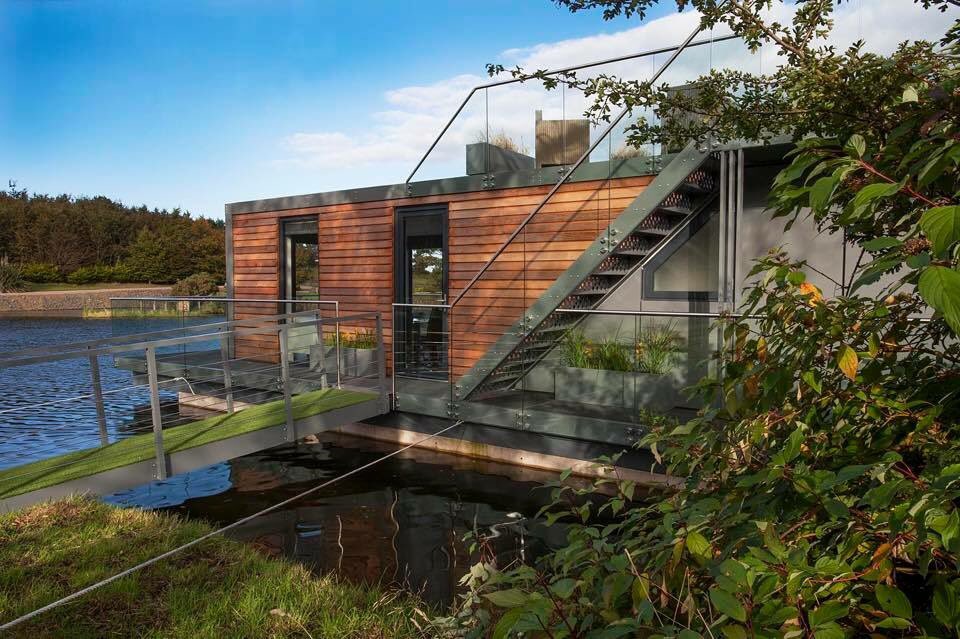 CarrollsGlass's tweet photo. Stunning new boathouse now available from @bluefieldboats  Windows &amp; doors from @CarrollsGlass  using Sapa profiles @SapaBldgSystem https://t.co/rqamTU5qMn