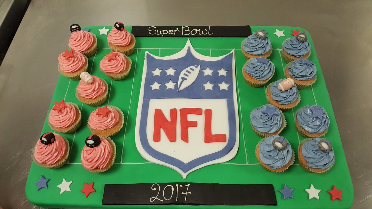 Getting ready for superbowl Sunday! <a href="/LexyFood/">Lexington Catering</a> <a href="/LBS_Life/">Life<a href="/LBS/">London Business School</a></a> @elioruk @LBS