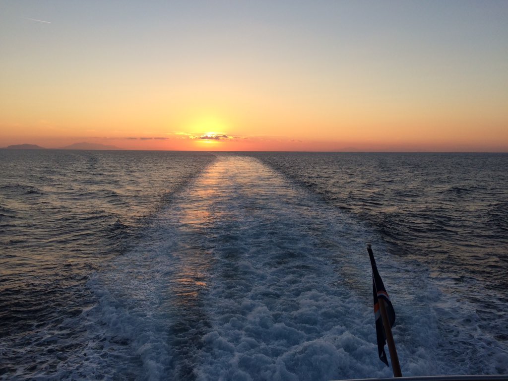 ellie_web's tweet photo. Crossing sunsets 🙌🏼 #6daysdown https://t.co/66kr8HI19F