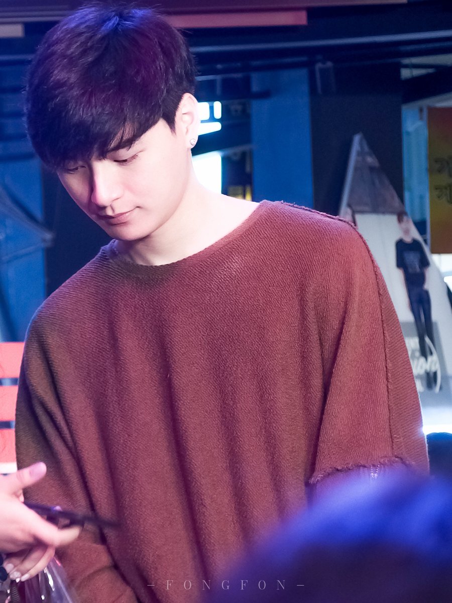 FFONGFON_'s tweet photo. (พีรวัส #Showd 1/2/60 )
ฟค.ขอเซลฟี่ทำไมต้องทำน่ารักขนาดนี้ ><
@kristtps @krist_est @MyFirst_Krist
#KristPerawat #มรมนวคต #ทีมบ้าน3 https://t.co/o58TNt9NGN