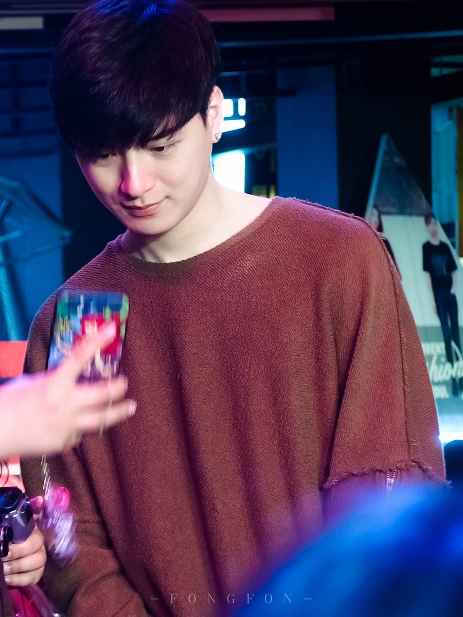 FFONGFON_'s tweet photo. (พีรวัส #Showd 1/2/60 )
ฟค.ขอเซลฟี่ทำไมต้องทำน่ารักขนาดนี้ ><
@kristtps @krist_est @MyFirst_Krist
#KristPerawat #มรมนวคต #ทีมบ้าน3 https://t.co/o58TNt9NGN