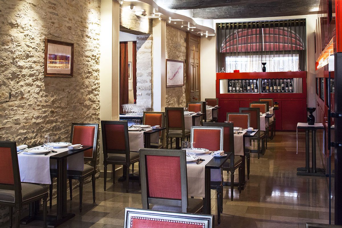 #Concours photo #BourgogneMagazine ! Tentez de remporter le #repas #gastronomique à #LoiseaudesVignes #Beaune : bit.ly/2l3O3s4 #jeu