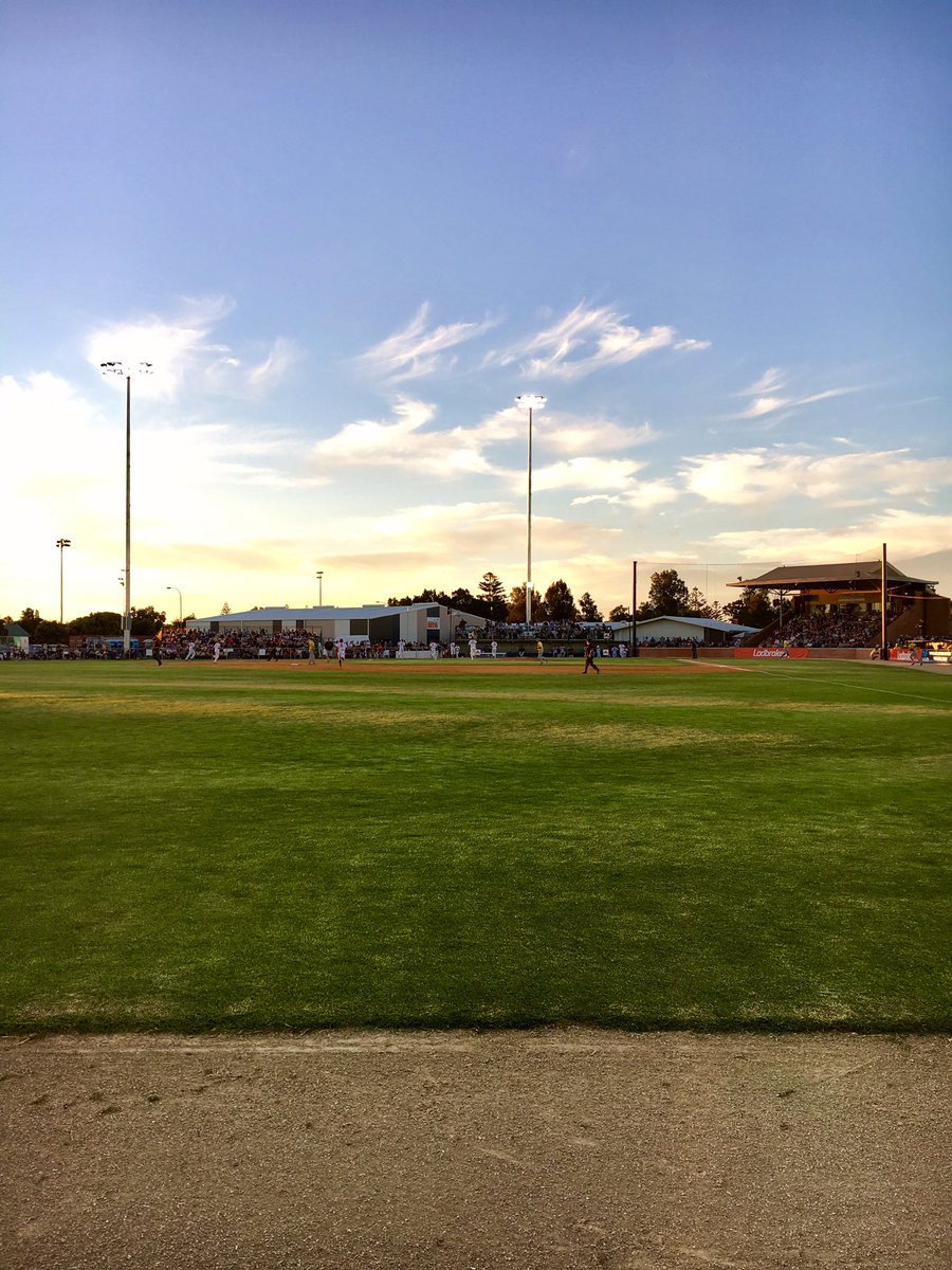 Great evening for <a href="/AdelaideBite/">Adelaide Bite Baseball Club</a> baseball at West Beach. Good crowd in &amp; hopefully a good start to the Prelim Series! #5024